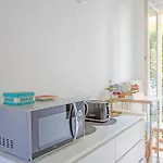 アパート Starlight House - Garden Garage Shared Pool レンノ
