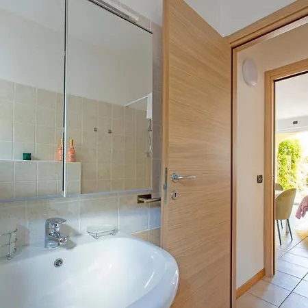Starlight House - Garden Garage Shared Pool דירה *