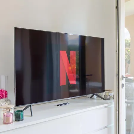 Starlight House - Garden & Garage - Shared Pool *