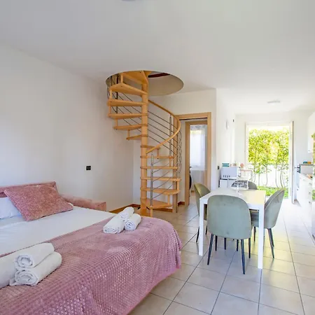 Starlight House - Garden & Garage - Shared Pool Appartement