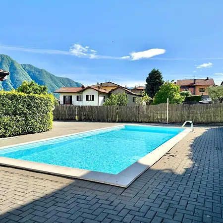 Starlight House - Garden Garage Shared Pool