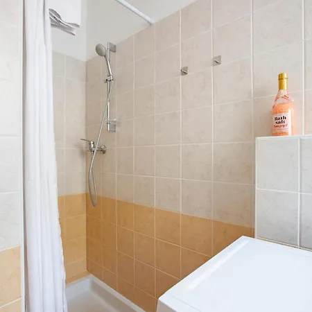 Appartement Starlight House - Garden & Garage - Shared Pool