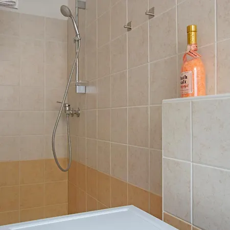 Appartement Starlight House - Garden & Garage - Shared Pool *