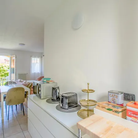 Starlight House - Garden Garage Shared Pool *