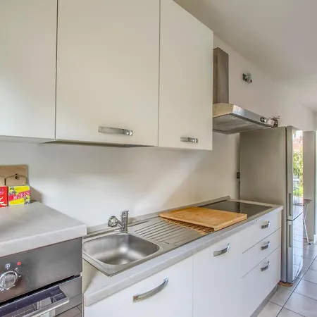 Starlight House - Garden & Garage - Shared Pool Appartement