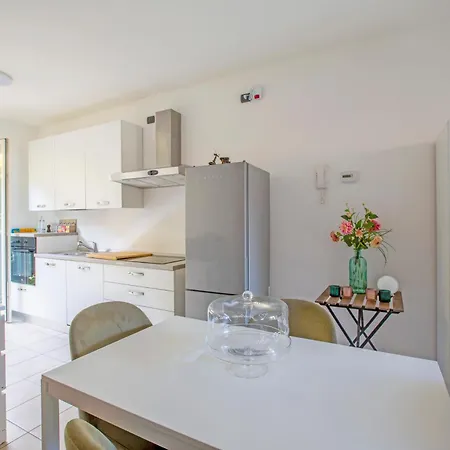 Appartement Starlight House - Garden & Garage - Shared Pool