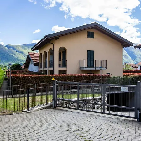 Starlight House - Garden & Garage - Shared Pool *