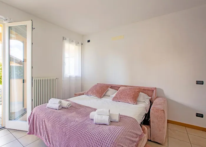 Starlight House - Garden Garage Shared Pool