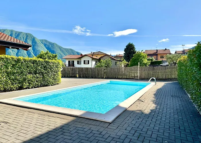Starlight House - Garden Garage Shared Pool