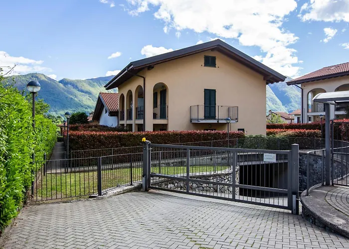 Starlight House - Garden Garage Shared Pool *