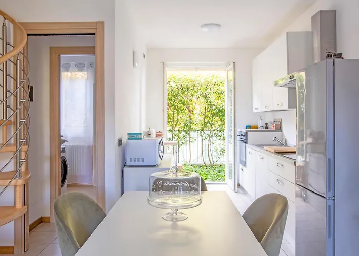 Starlight House - Garden Garage Shared Pool *