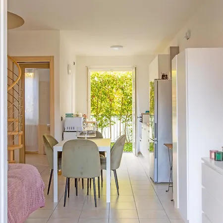 Starlight House - Garden Garage Shared Pool Apartament *