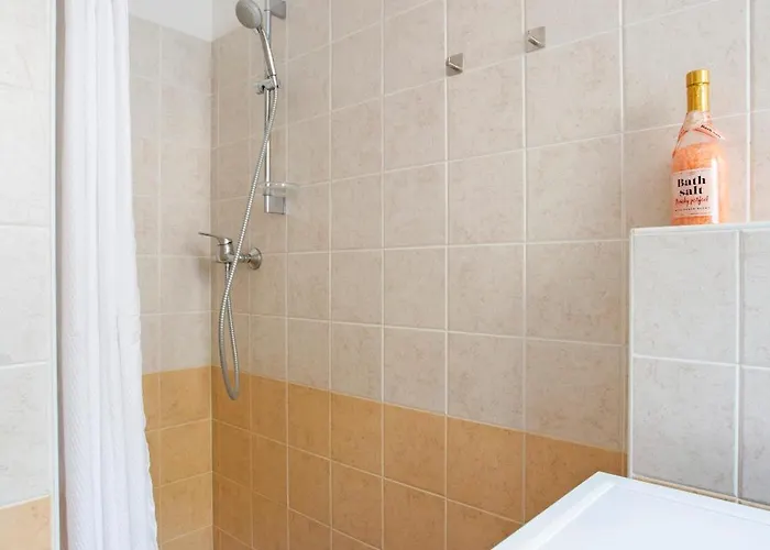 Apartament Starlight House - Garden Garage Shared Pool